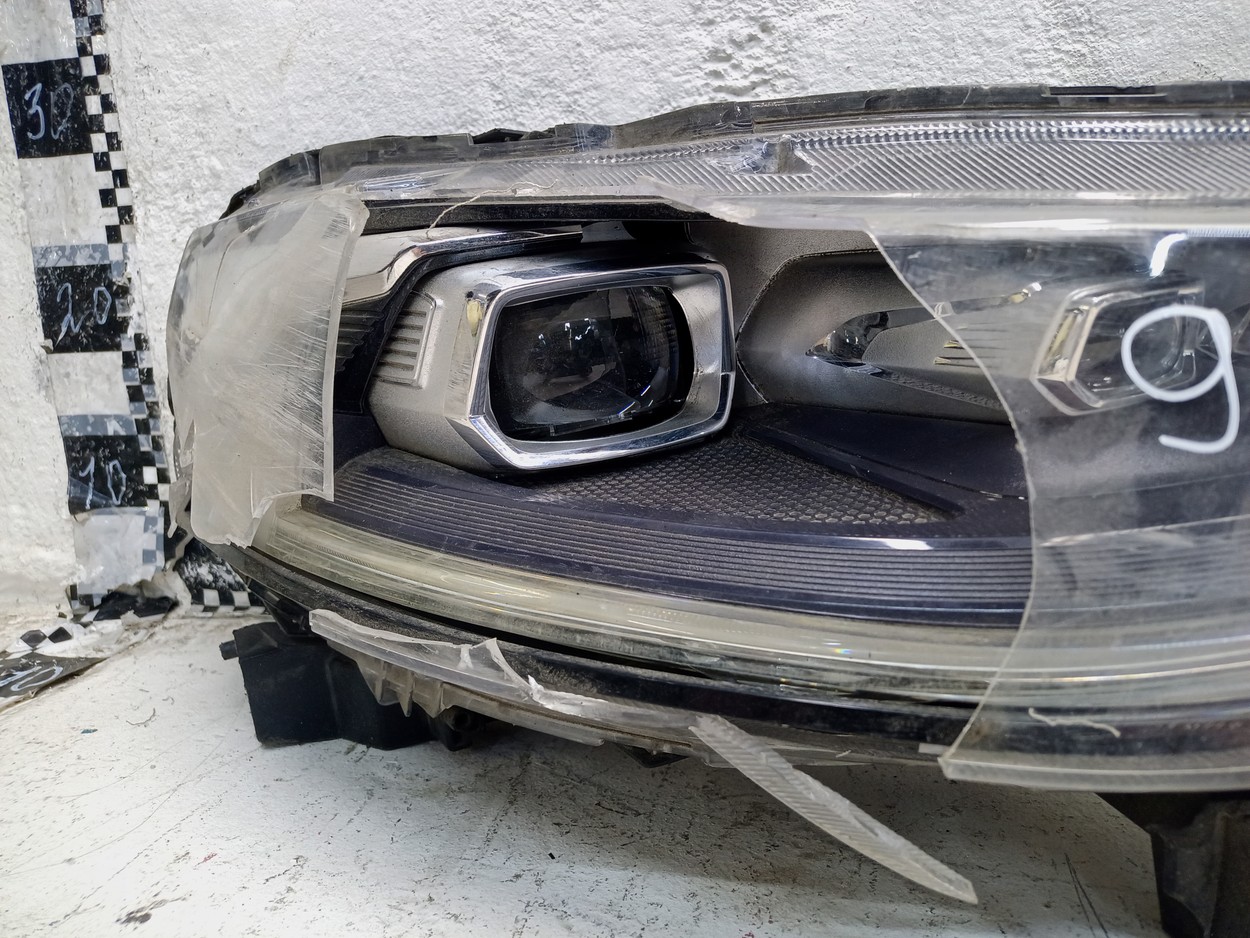 Фара передняя правая Haval F7 LED