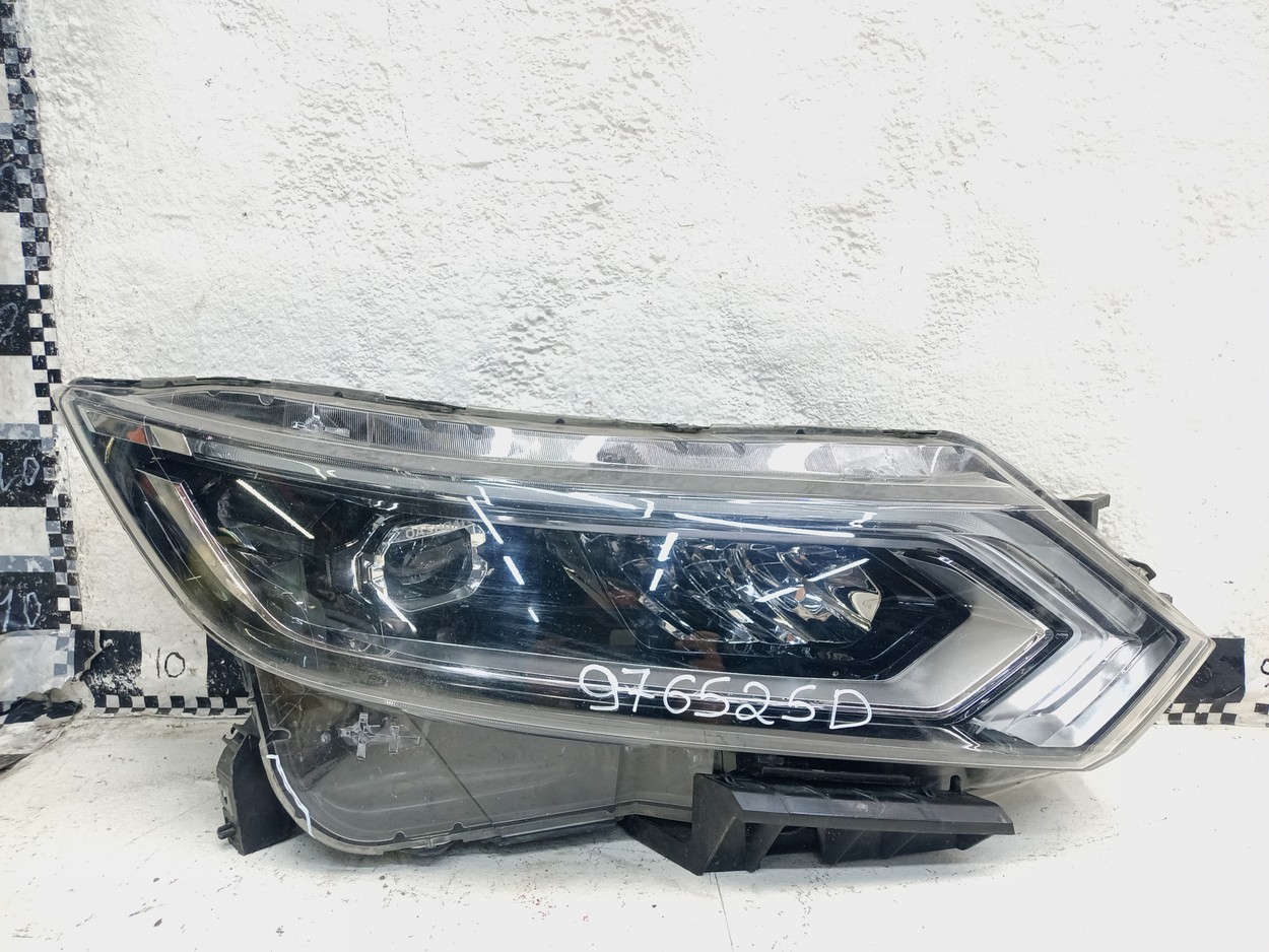 Фара передняя правая Nissan Qashqai 2 Restail LED