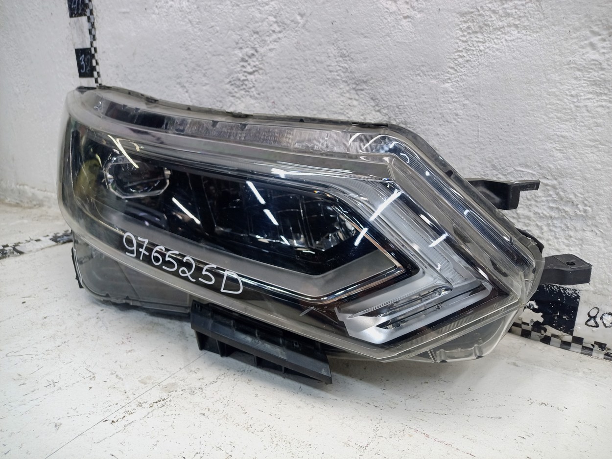Фара передняя правая Nissan Qashqai 2 Restail LED