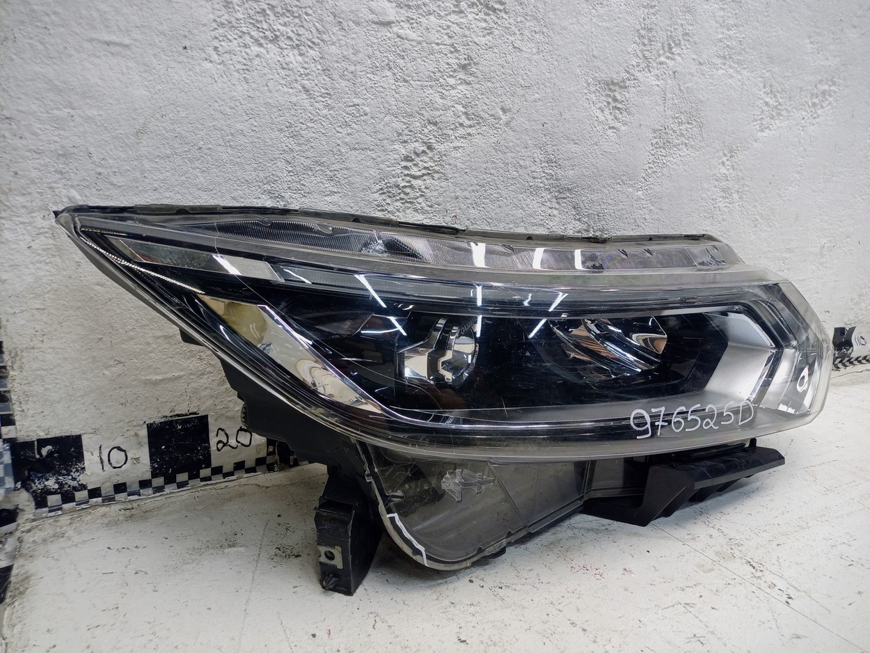 Фара передняя правая Nissan Qashqai 2 Restail LED