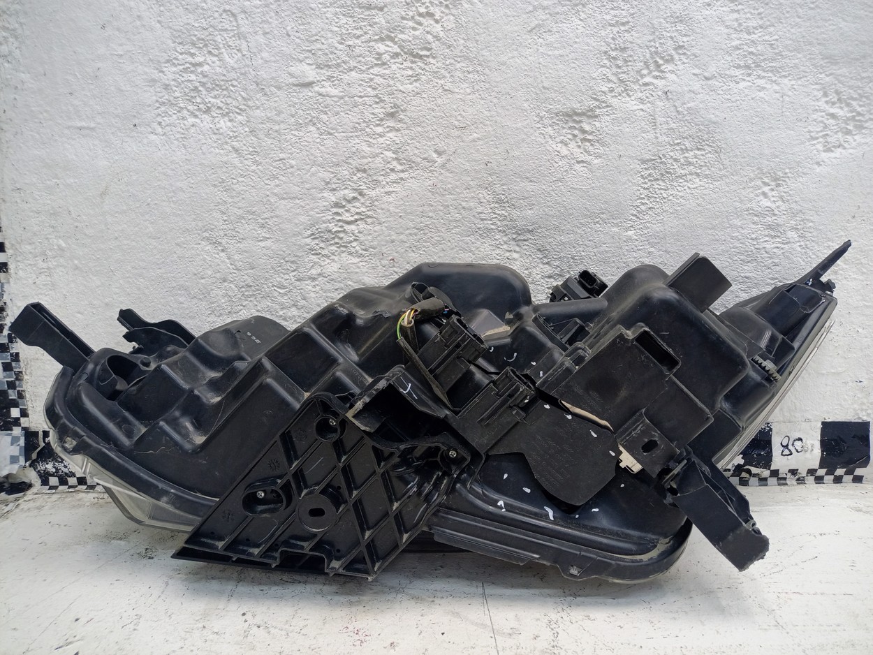 Фара передняя правая Nissan Qashqai 2 Restail LED