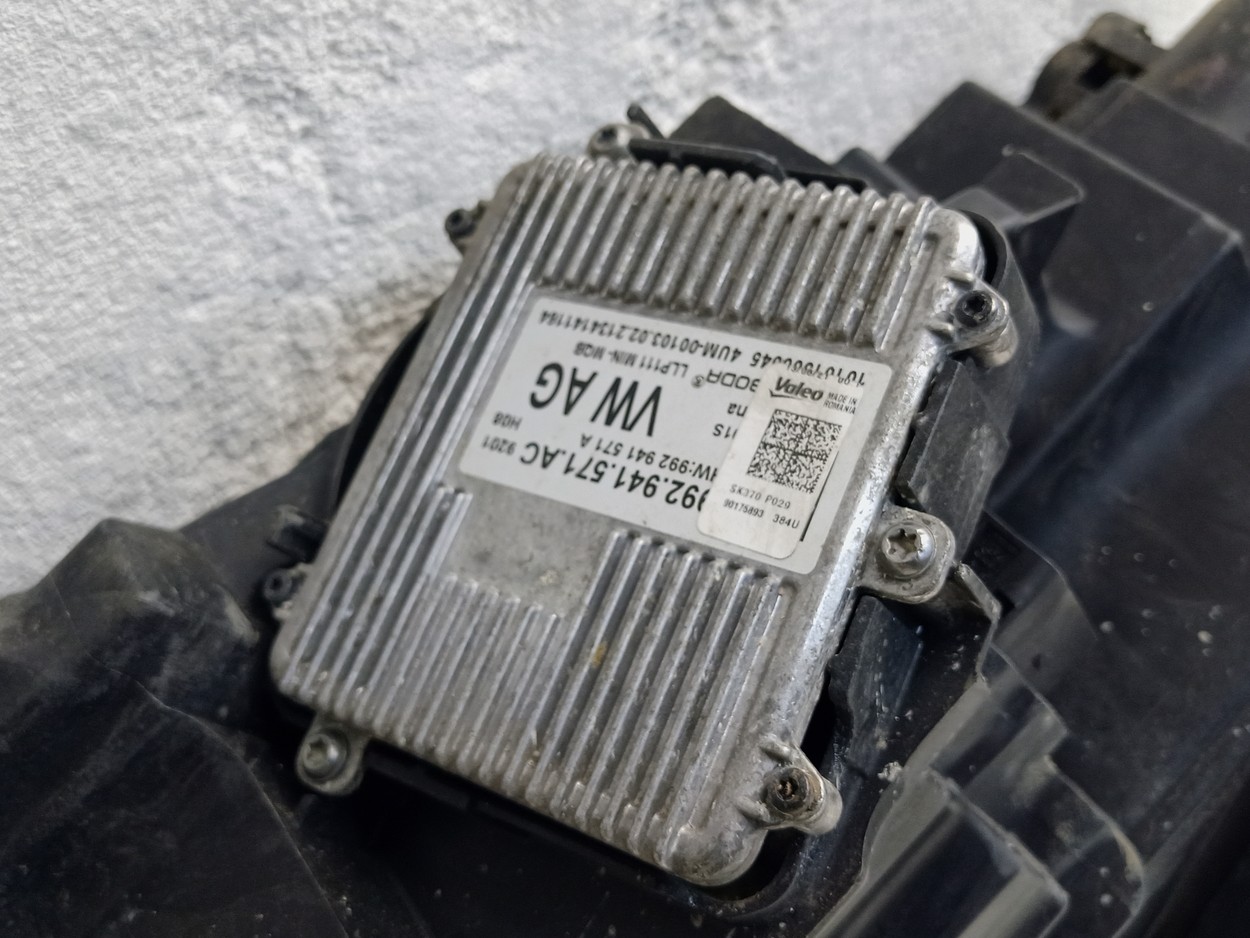 Фара передняя правая Skoda Rapid 2 линза LED