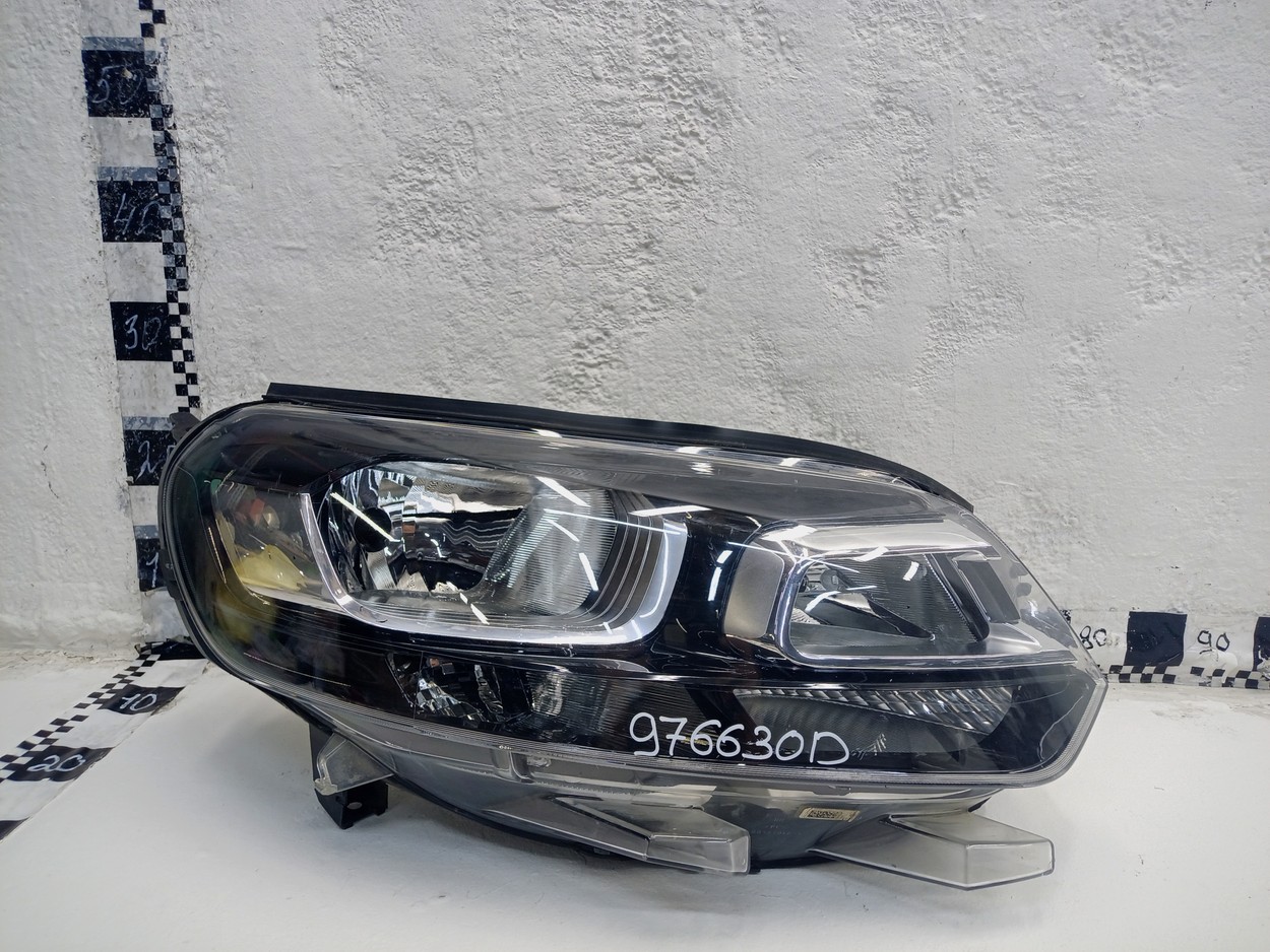 Фара передняя правая Citroen Space Tourer галоген