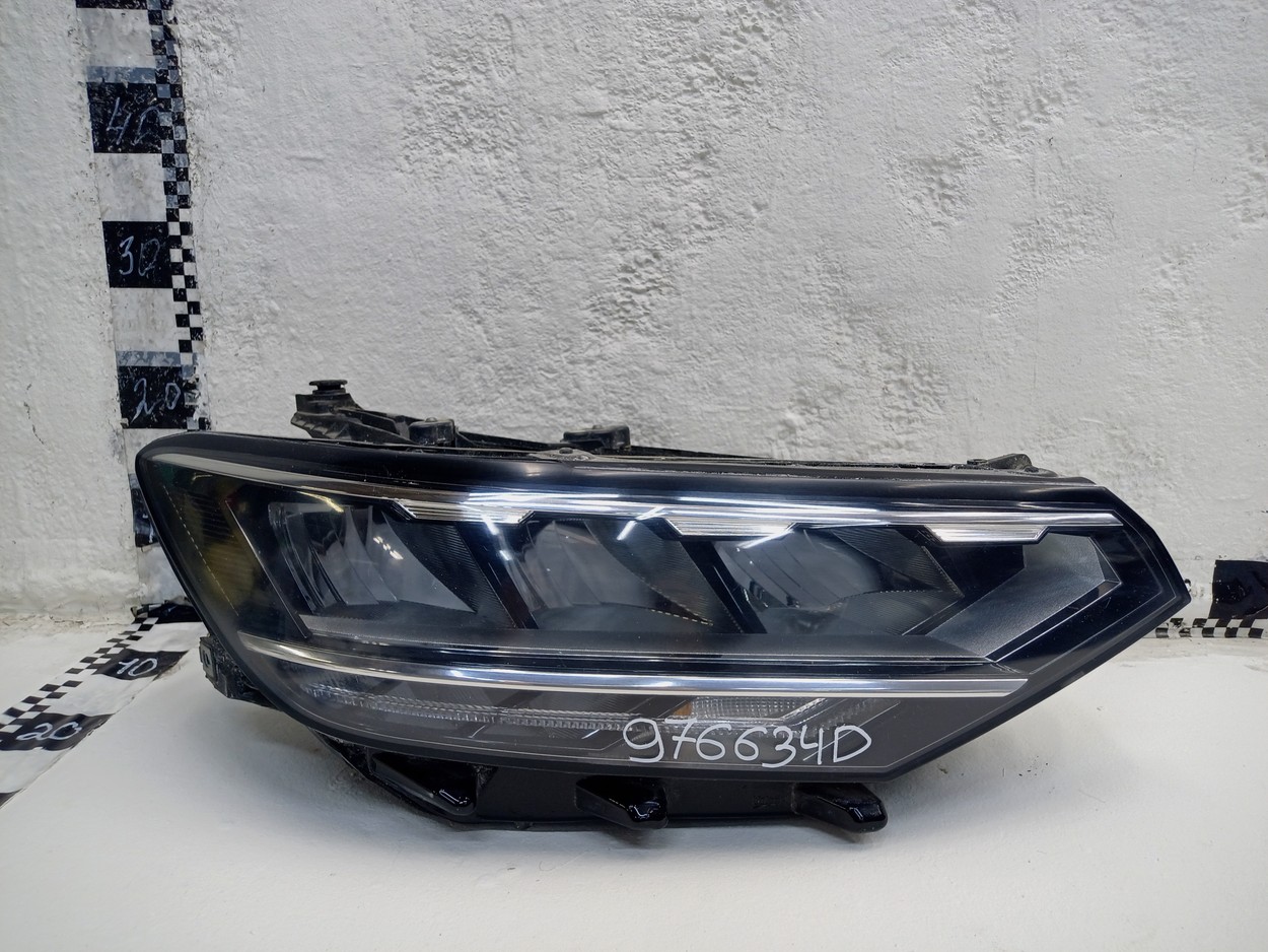 Фара передняя правая Volkswagen Passat B8 Restail LED