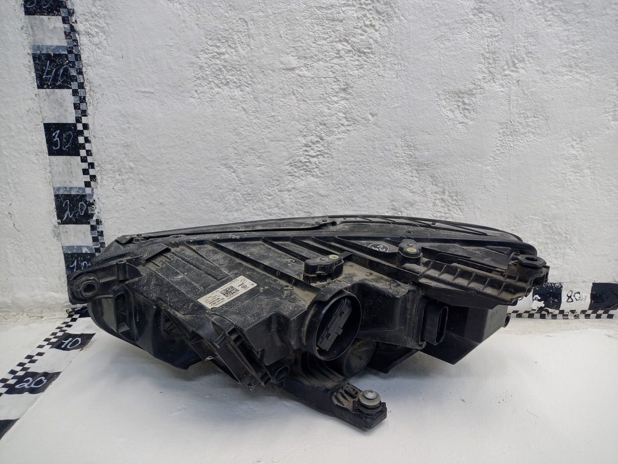 Фара передняя правая Volkswagen Passat B8 Restail LED