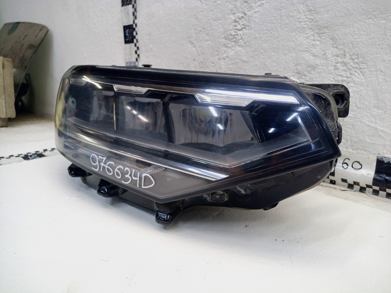 Фара передняя правая Volkswagen Passat B8 Restail LED