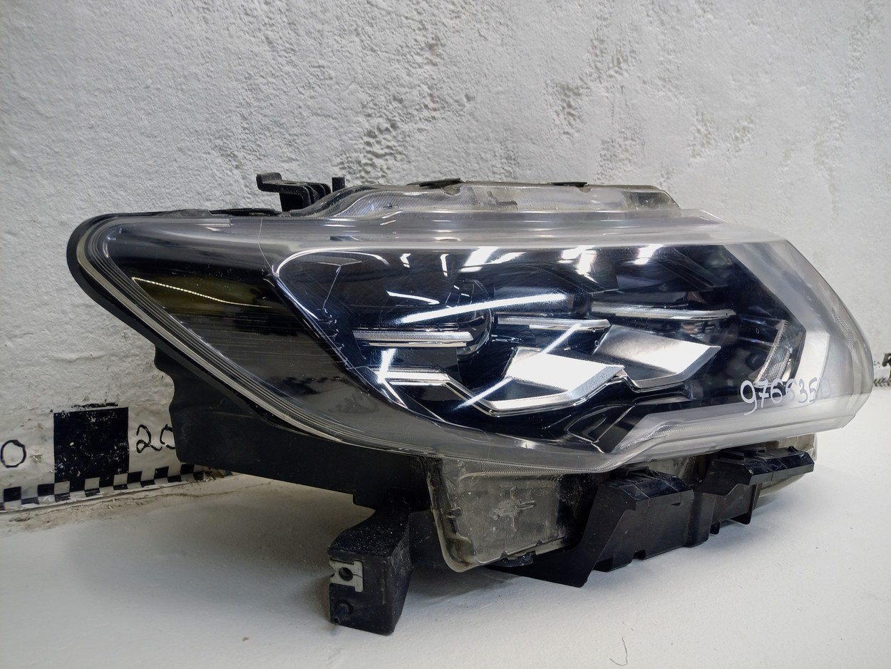 Фара передняя правая Nissan X-Trail T32 Restail LED