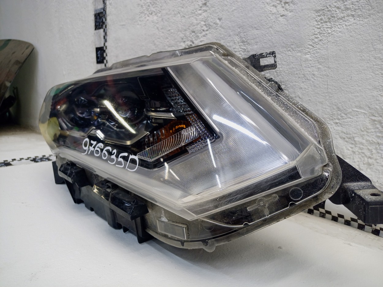 Фара передняя правая Nissan X-Trail T32 Restail LED