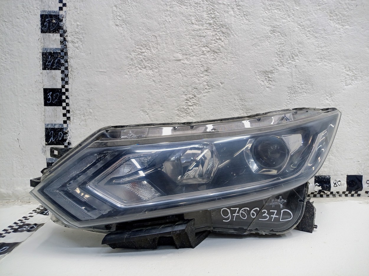 Фара передняя левая Nissan Qashqai 2 Restail галоген