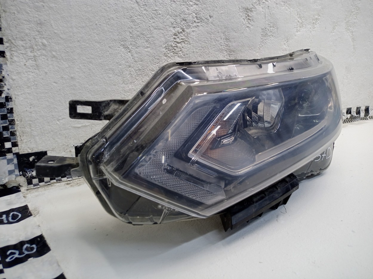 Фара передняя левая Nissan Qashqai 2 Restail галоген