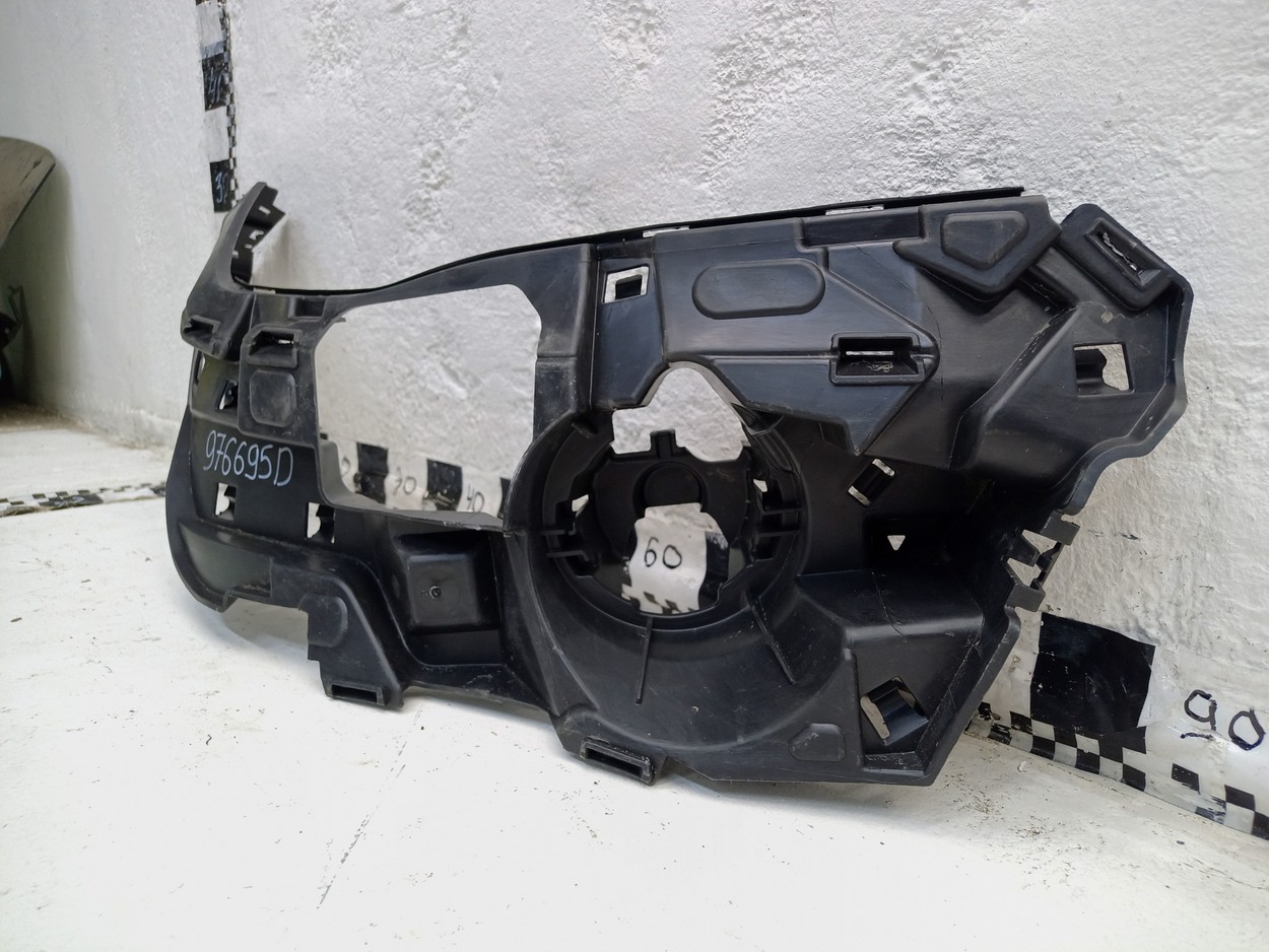 Кронштейн ПТФ передней правой BMW X5 F15 M-Paket