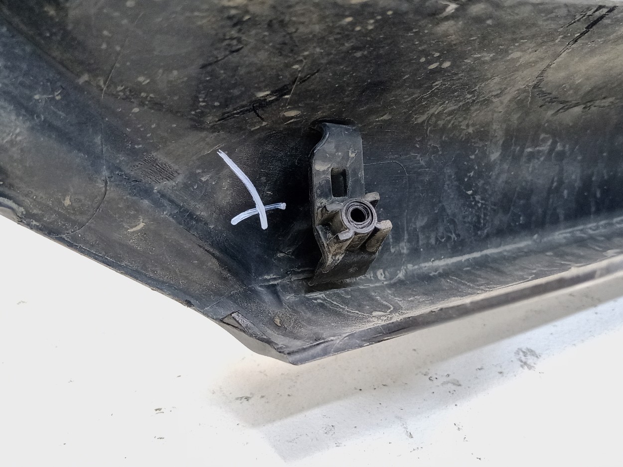 Решетка переднего бампера Toyota Camry V70 Restail с литой площадкой номерного знака