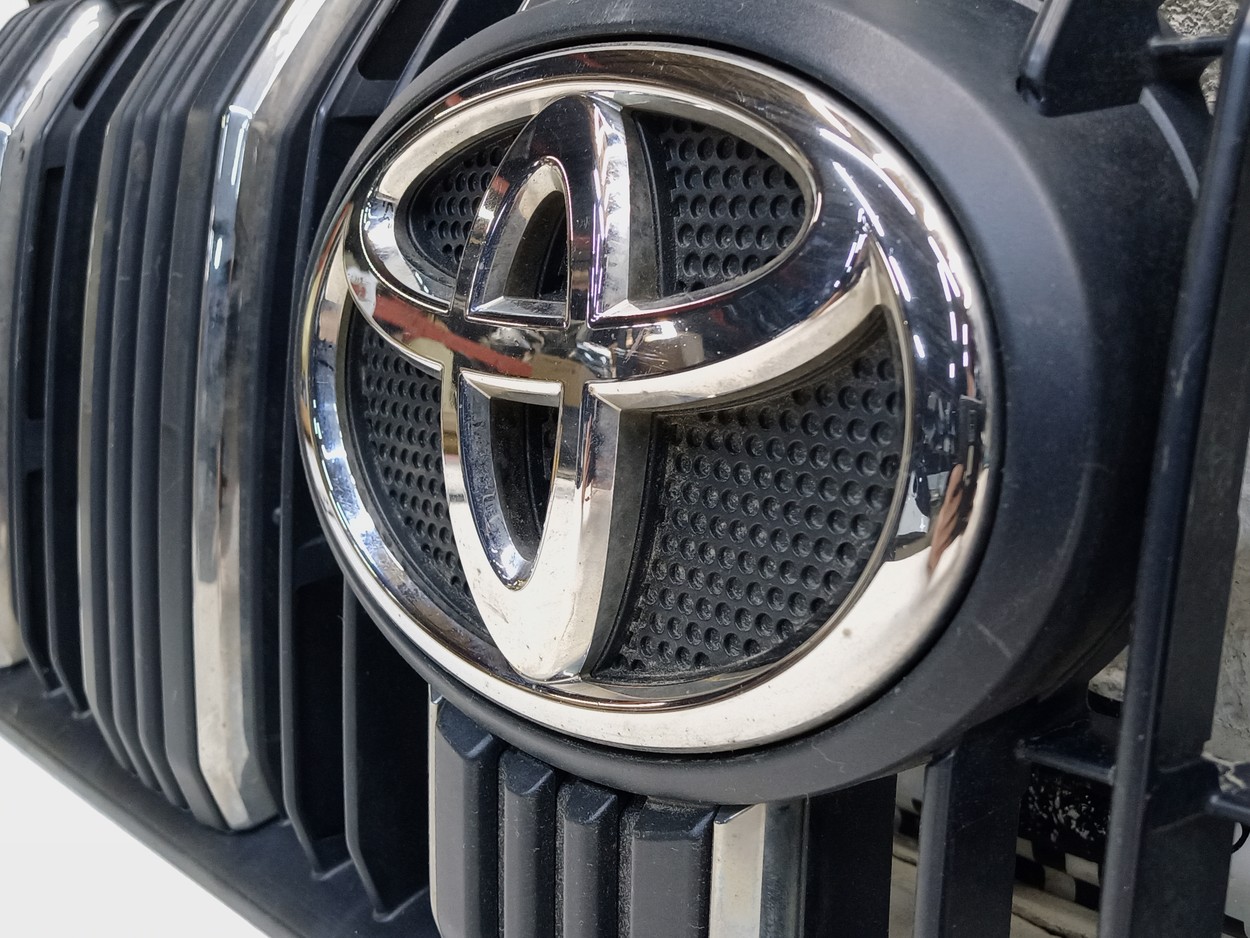 Решётка радиатора Toyota Land Cruiser Prado 150 Restail 3