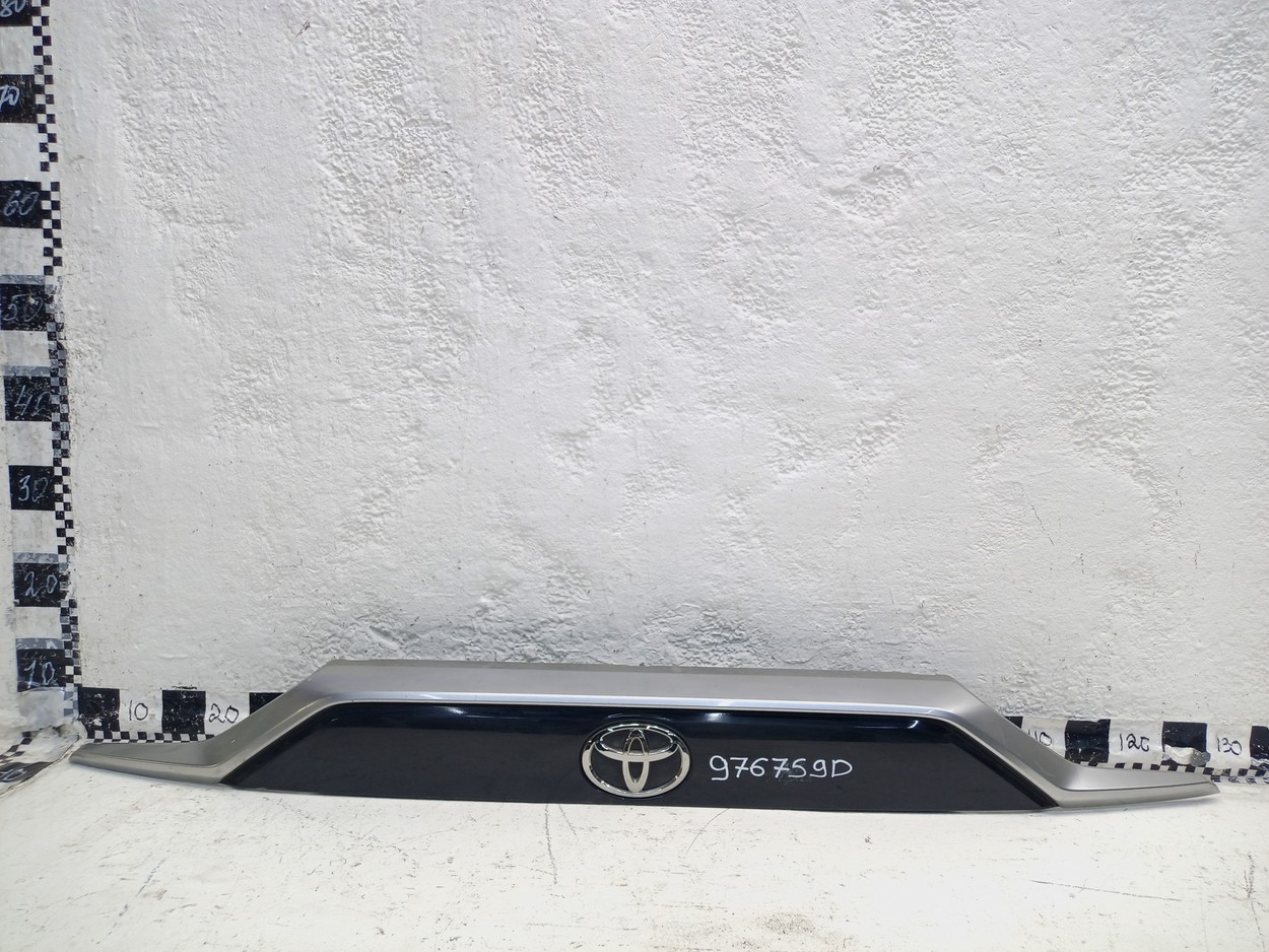 Накладка крышки багажника Toyota RAV4 XA50