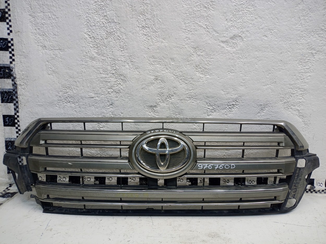 Решетка радиатора Toyota Land Cruiser 200 Restail 2