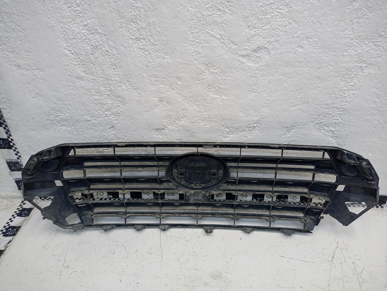 Решетка радиатора Toyota Land Cruiser 200 Restail 2