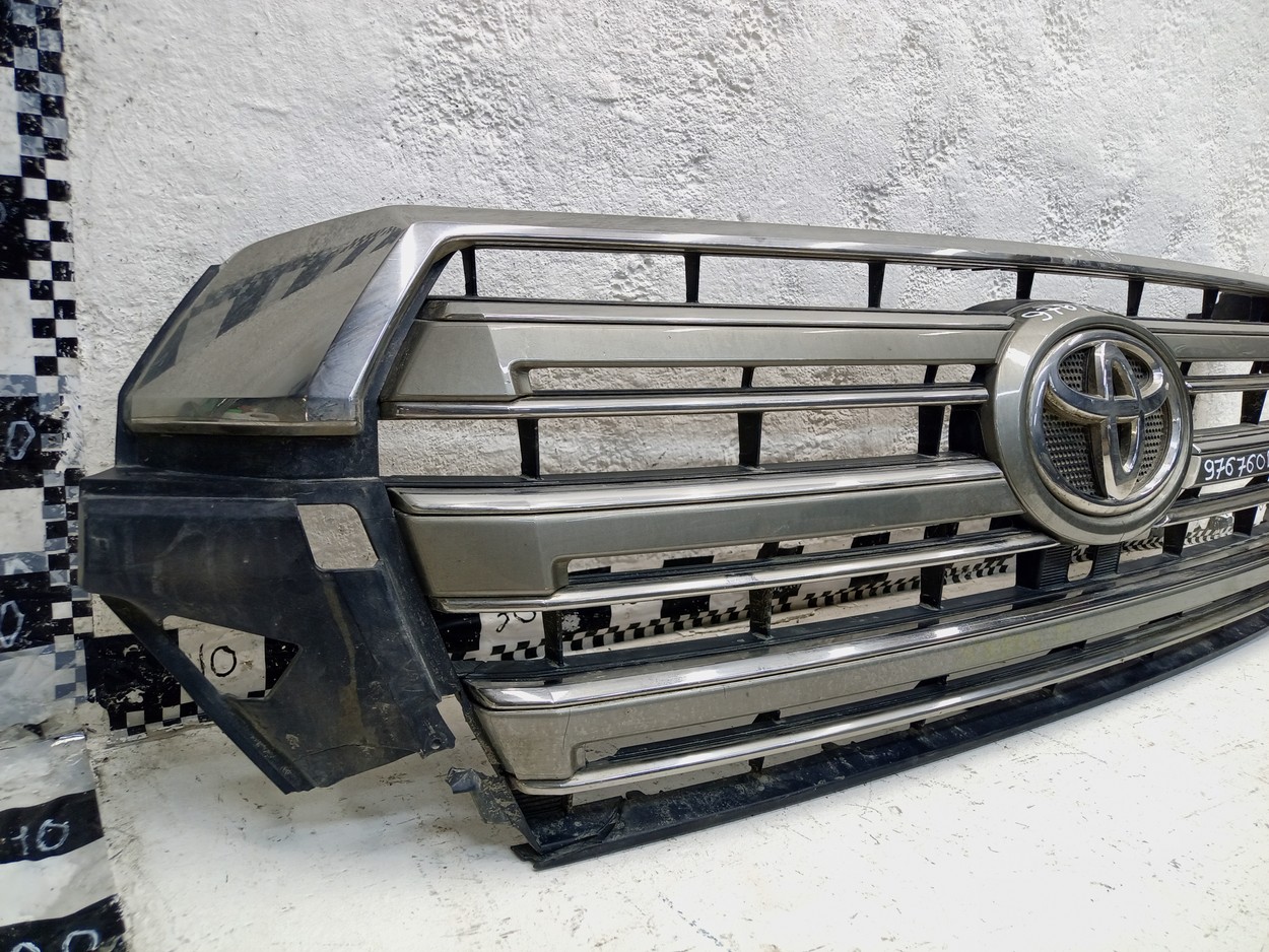 Решетка радиатора Toyota Land Cruiser 200 Restail 2