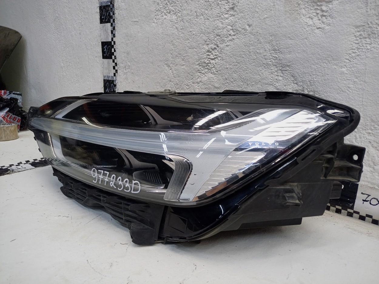 Фара передняя левая Volvo XC60 2 LED ДХО