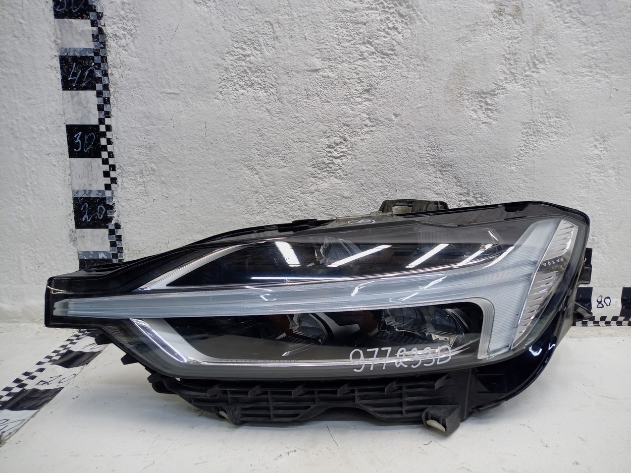 Фара передняя левая Volvo XC60 2 LED ДХО