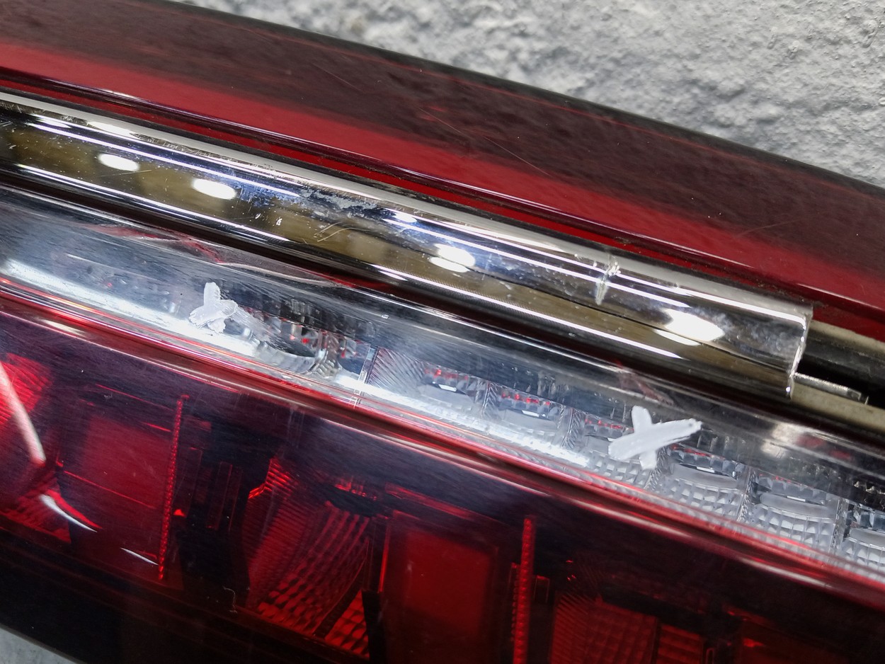Фонарь крышки багажника Geely Monjaro LED