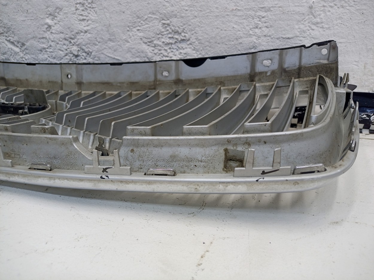 Решетка радиатора Volvo XC90 2 под камеру