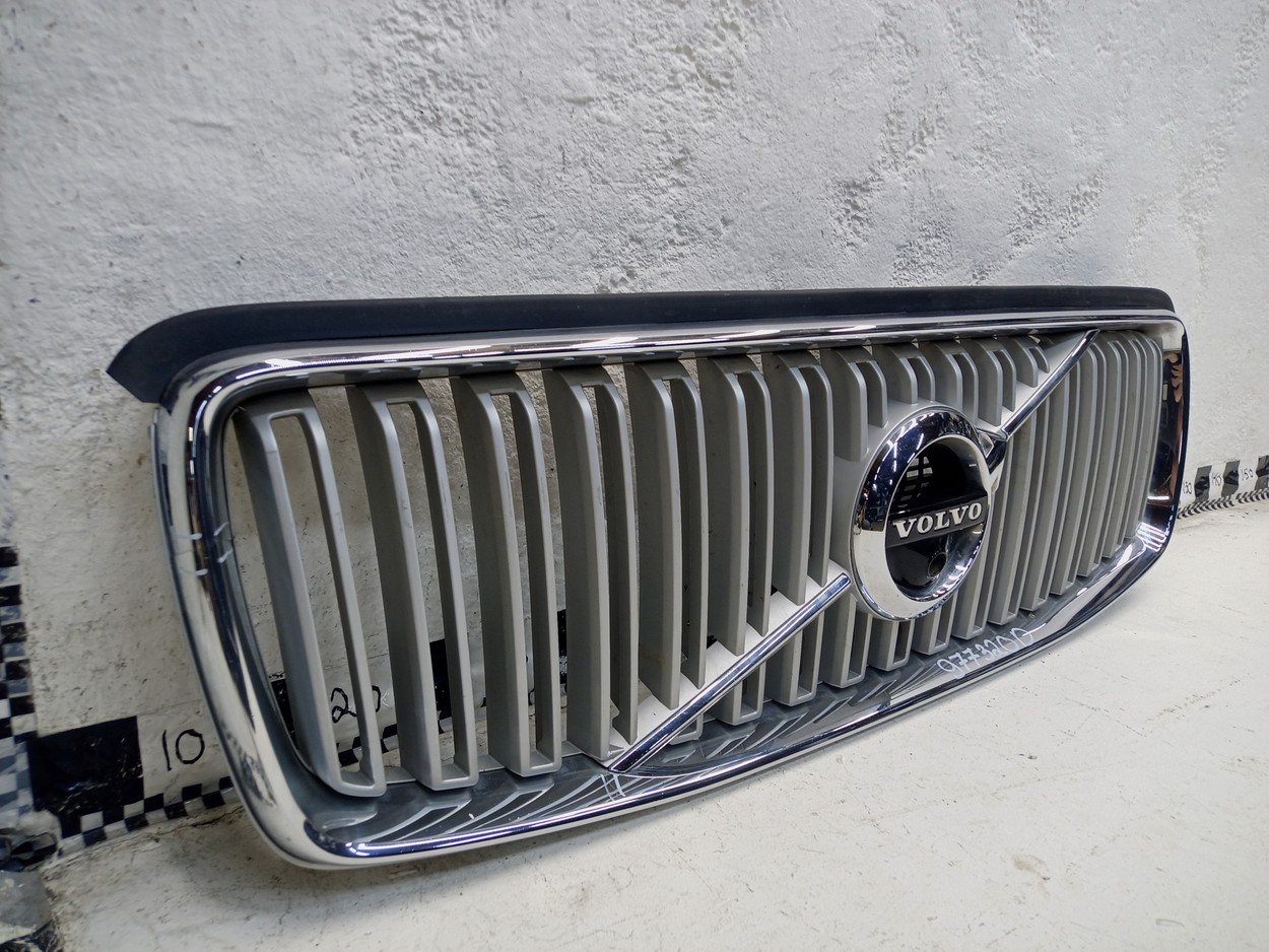 Решетка радиатора Volvo XC90 2 под камеру