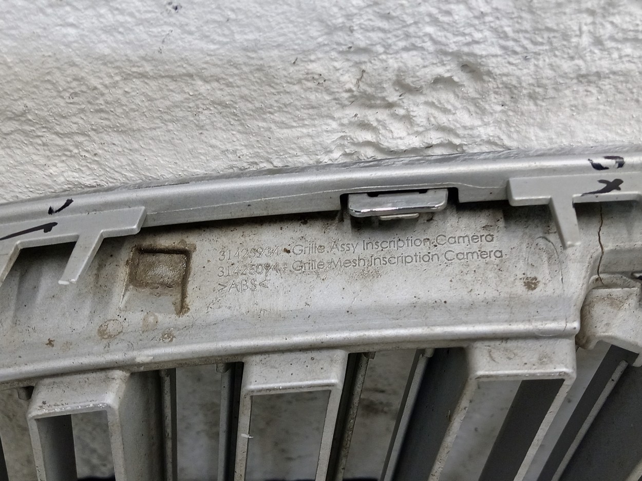 Решетка радиатора Volvo XC90 2 под камеру
