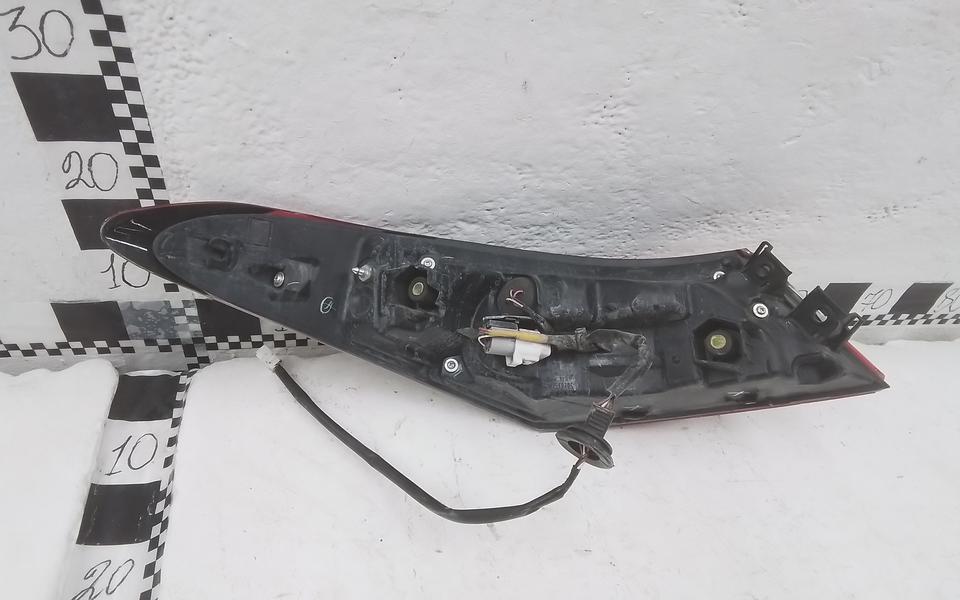 Фонарь задний правый наружный Toyota Camry V70 LED