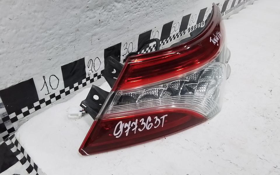 Фонарь задний правый наружный Toyota Camry V70 LED