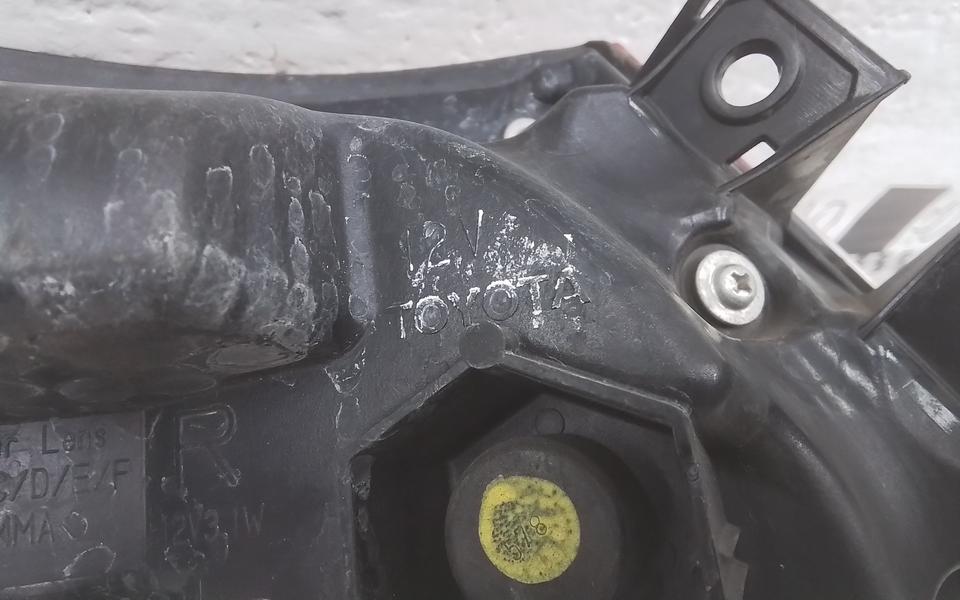 Фонарь задний правый наружный Toyota Camry V70 LED