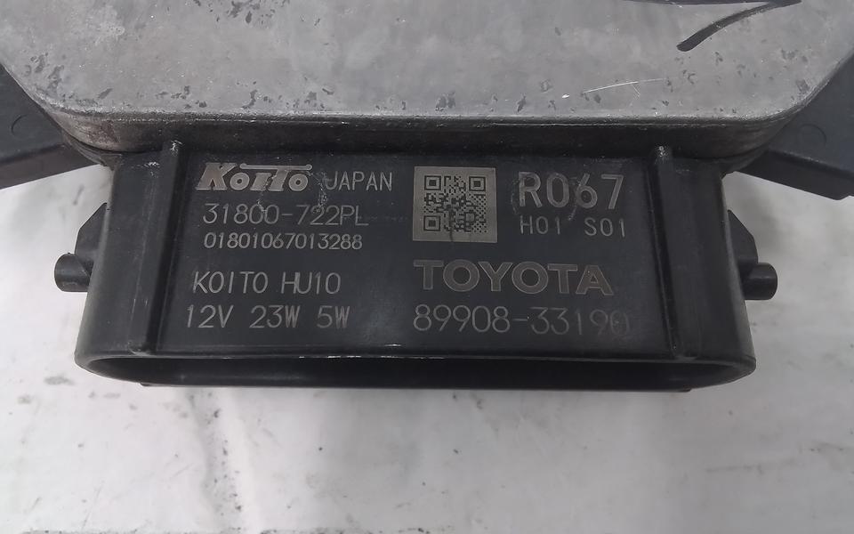 Блок управления правой фарой Toyota Camry V70 LED