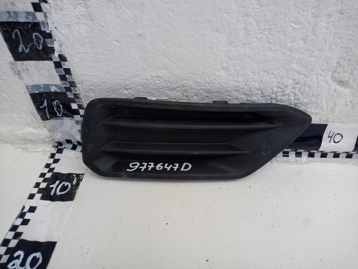 Заглушка ПТФ передней правой Volvo XC40