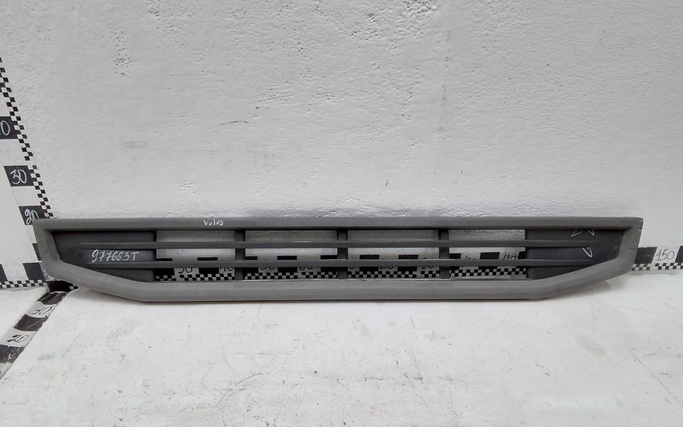 Накладка решётки радиатора верхняя Volvo FH 4