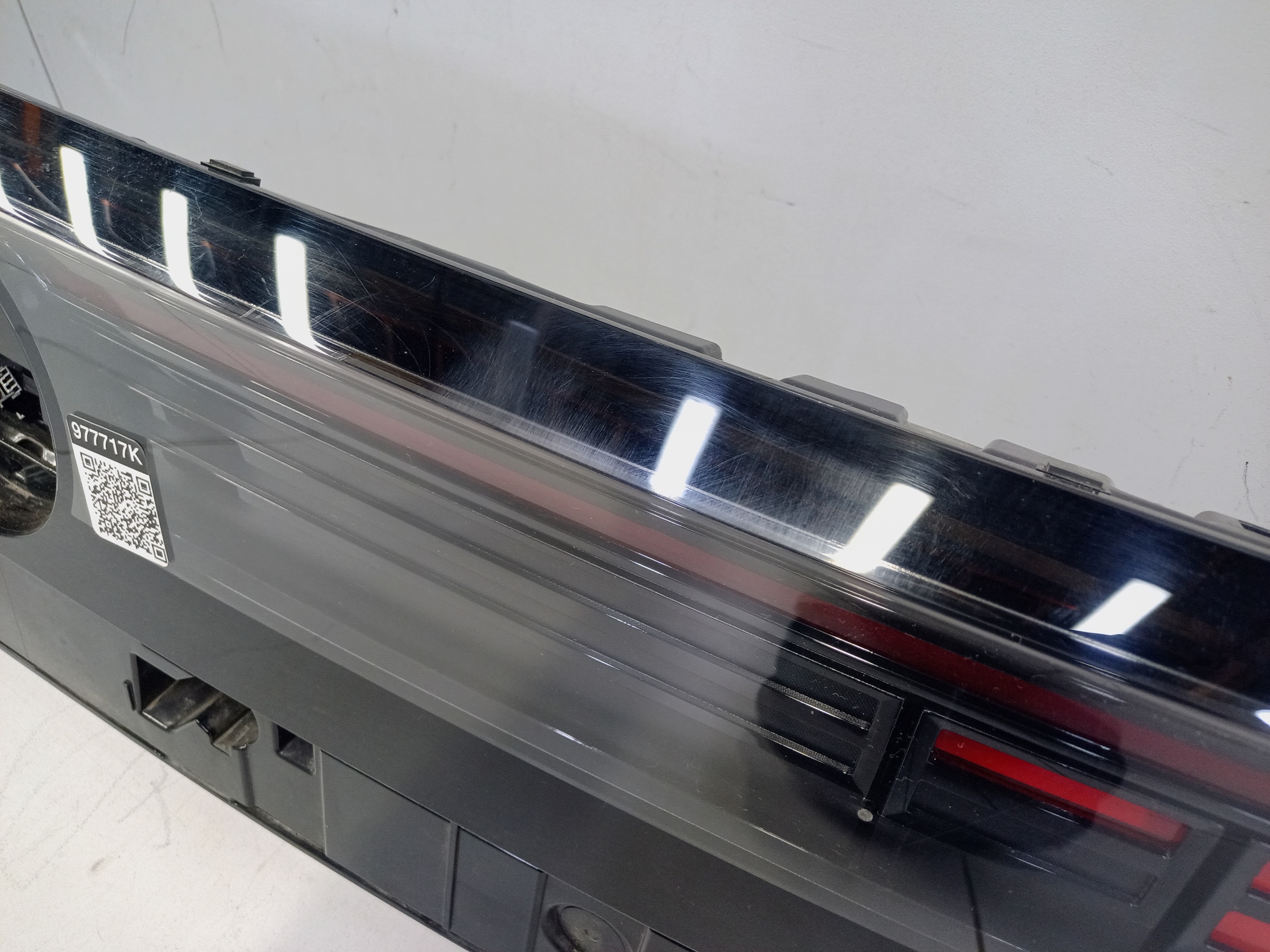 Фонарь центральный крышки багажника Volkswagen Teramont Pro