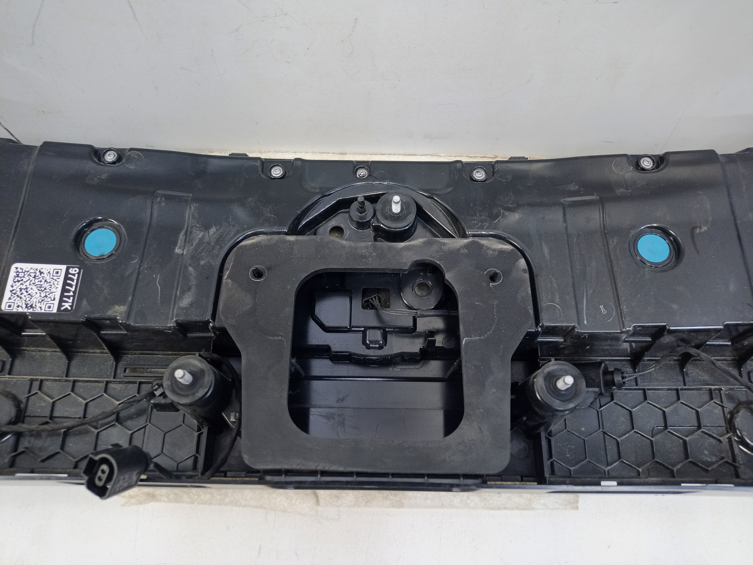 Фонарь центральный крышки багажника Volkswagen Teramont Pro