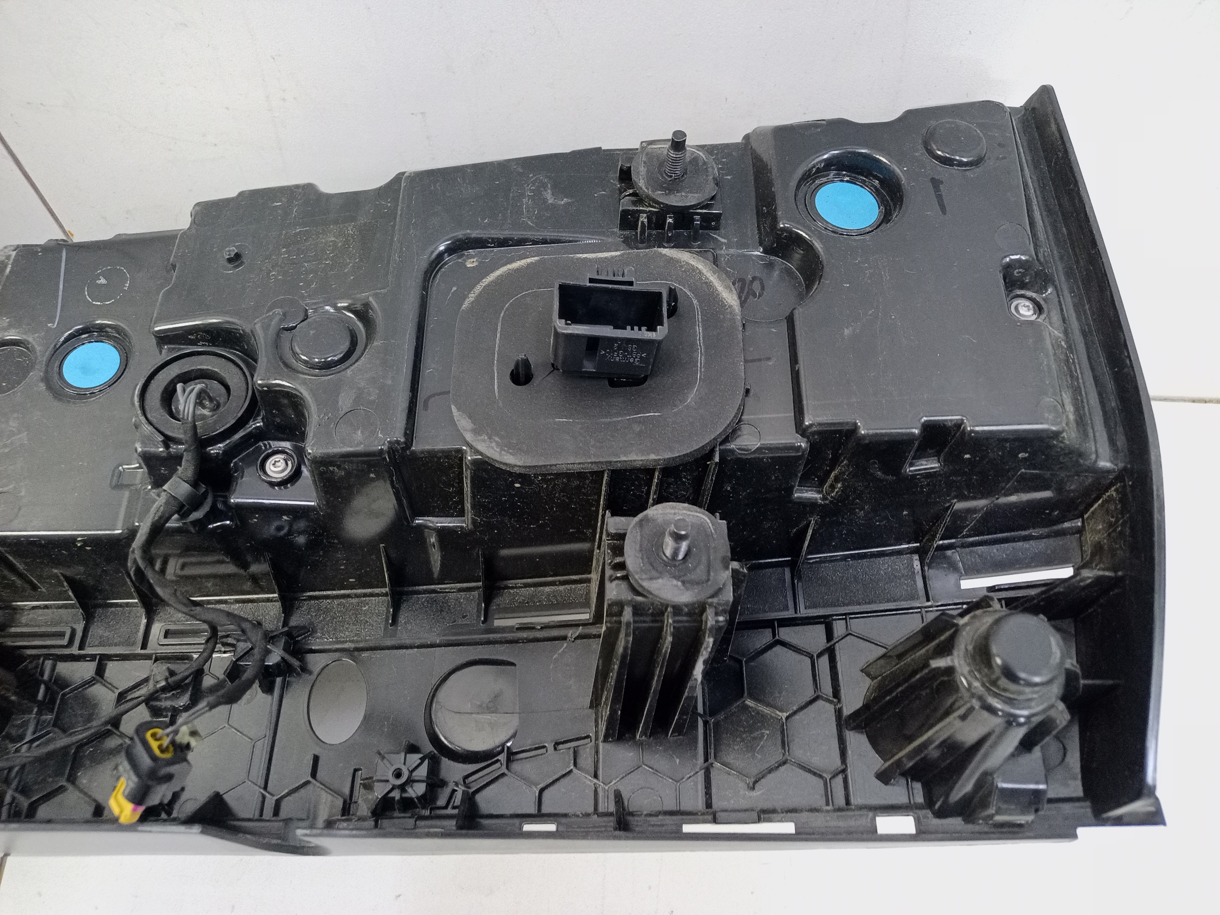 Фонарь центральный крышки багажника Volkswagen Teramont Pro