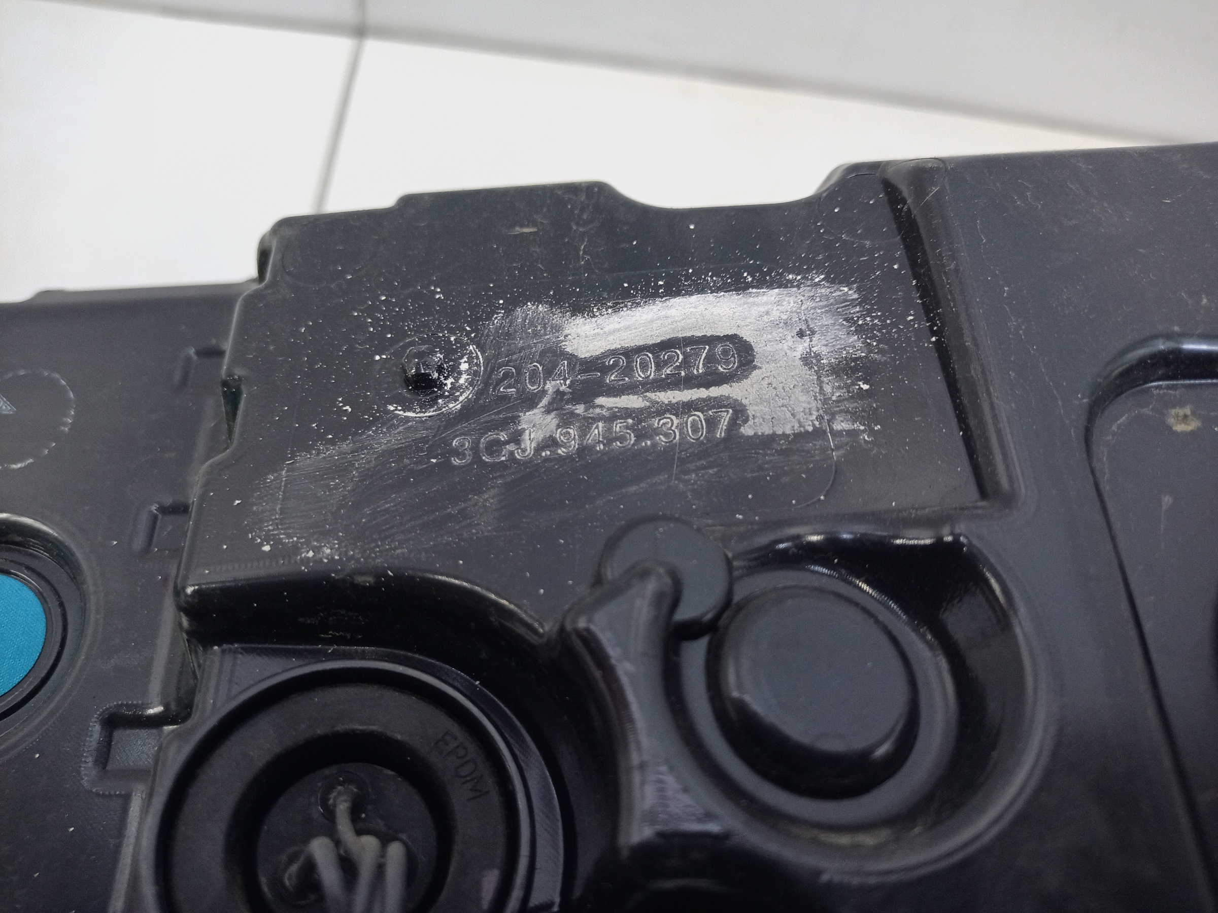 Фонарь центральный крышки багажника Volkswagen Teramont Pro