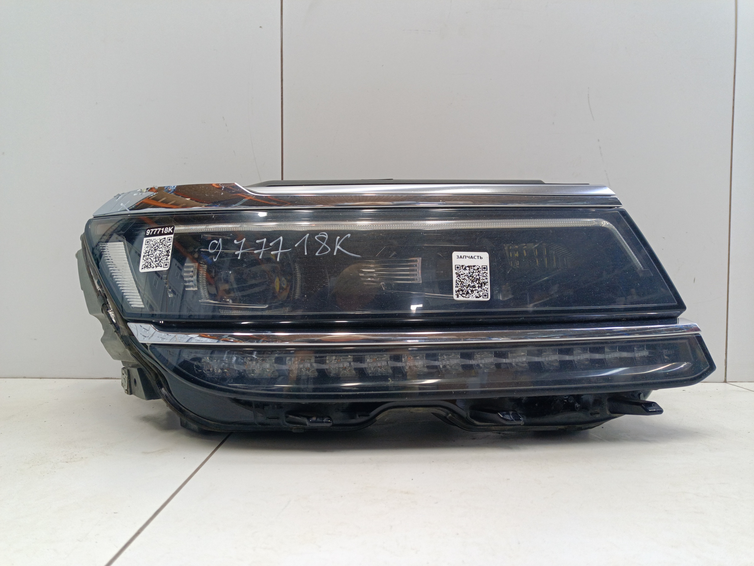 Фара передняя правая Volkswagen Tiguan 2 LED