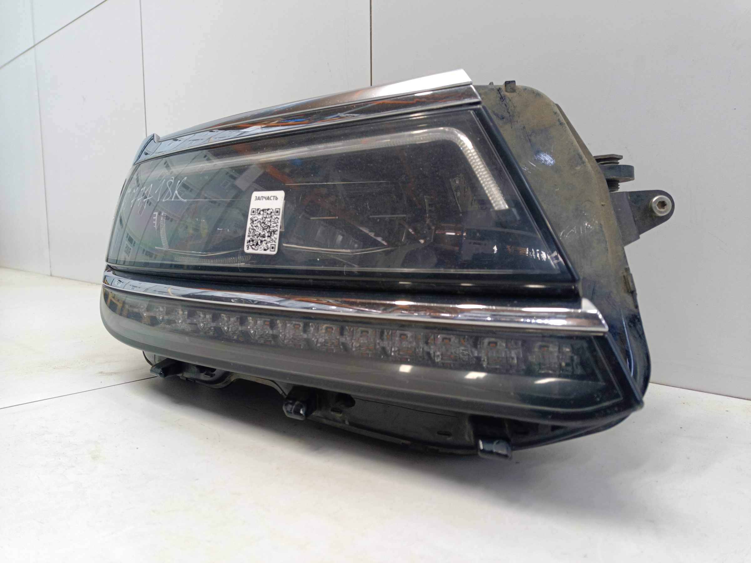 Фара передняя правая Volkswagen Tiguan 2 LED