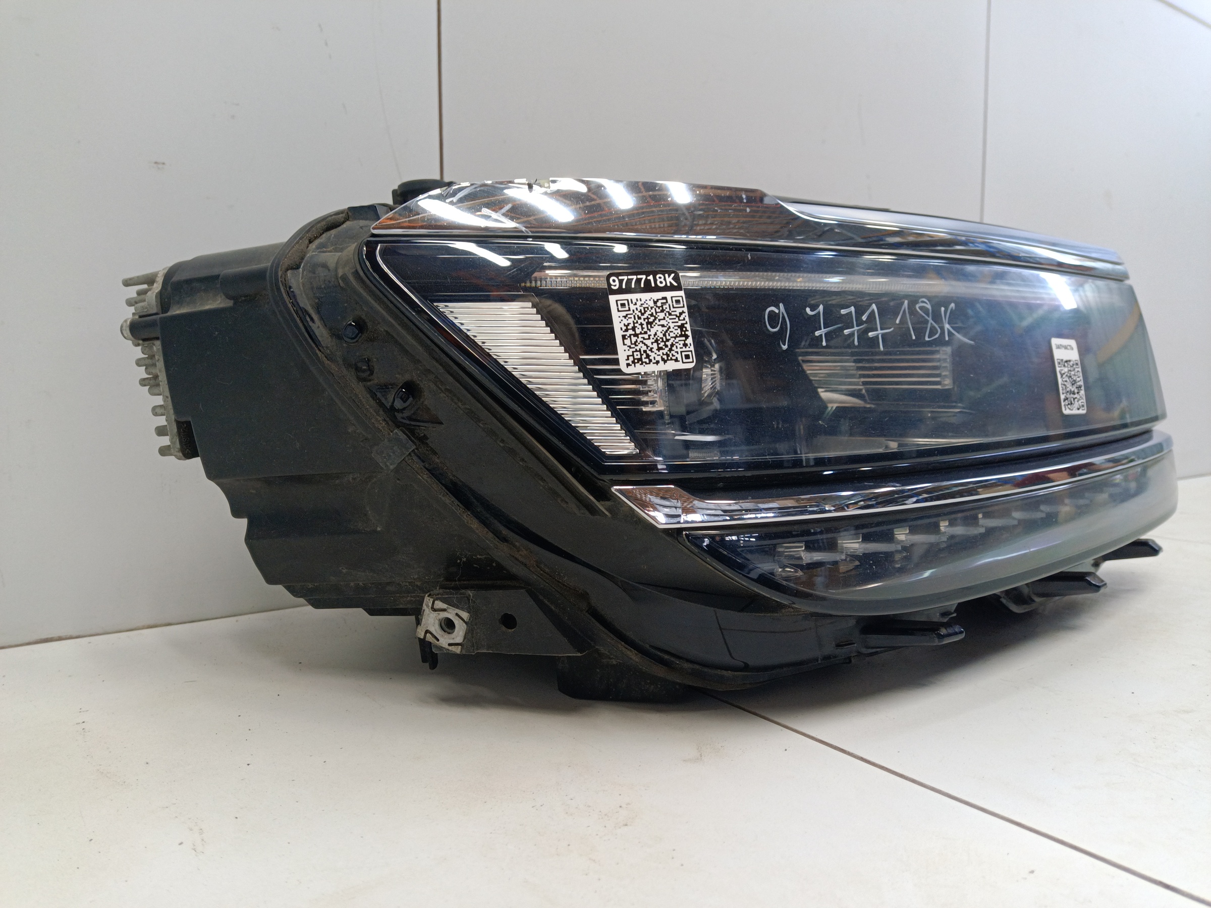 Фара передняя правая Volkswagen Tiguan 2 LED