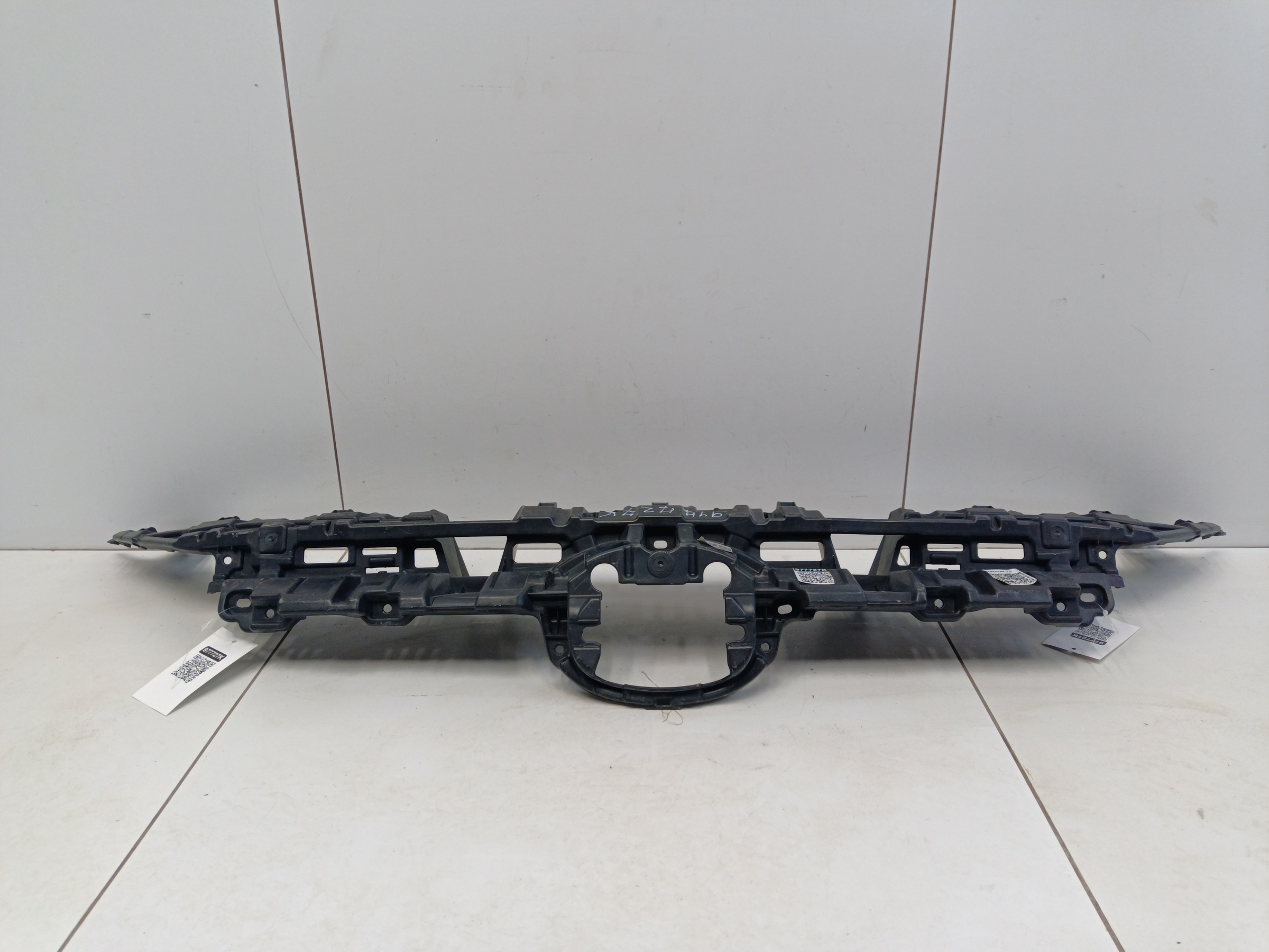 Кронштейн решетки радиатора Toyota RAV4 XA50