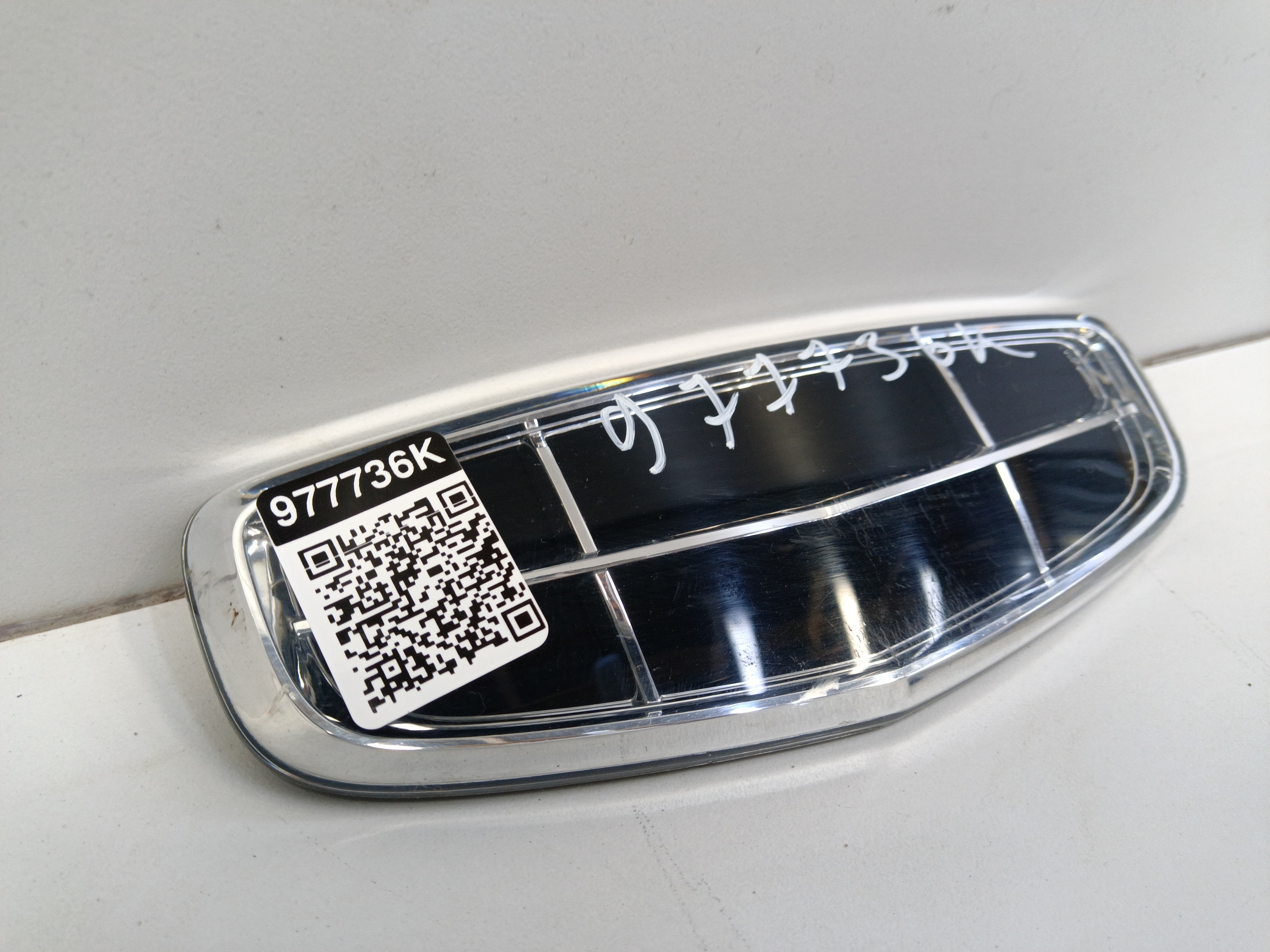 Эмблема решётки радиатора Geely Monjaro