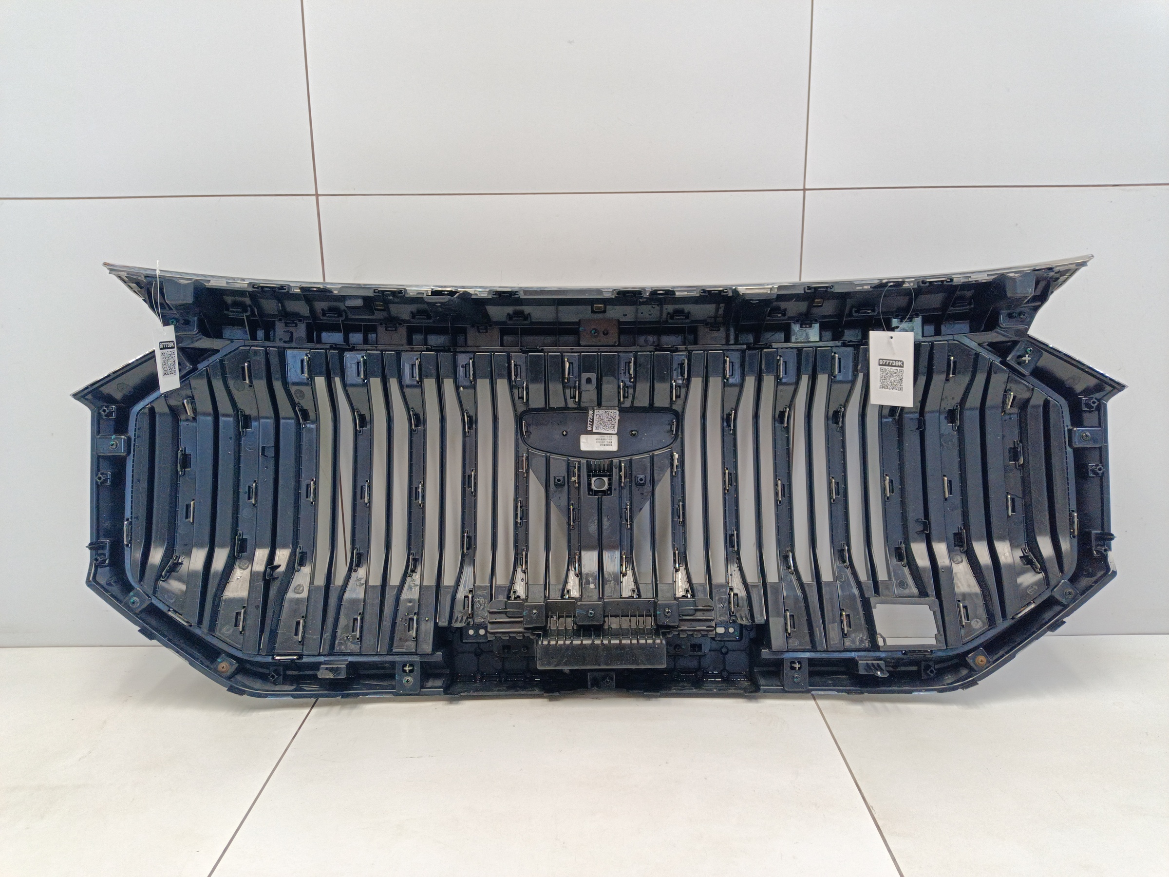 Решетка радиатора Geely Okavango под камеру