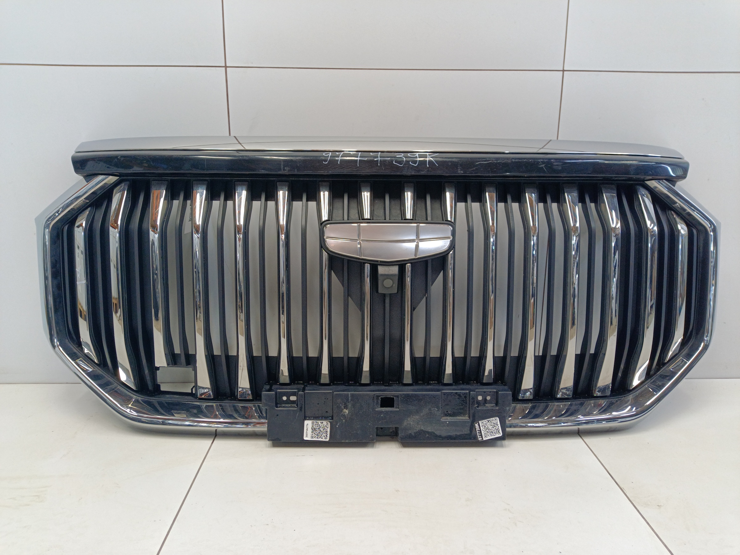 Решетка радиатора Geely Okavango под камеру