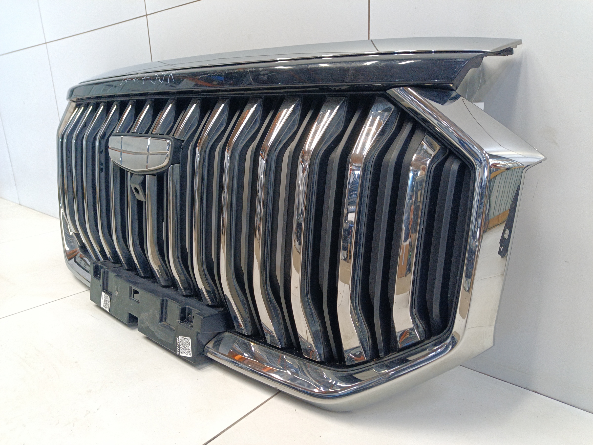 Решетка радиатора Geely Okavango под камеру