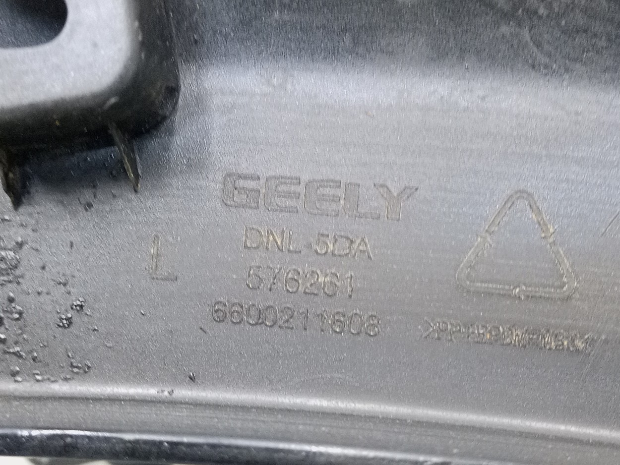 Накладка крыла заднего левого Geely Tugella