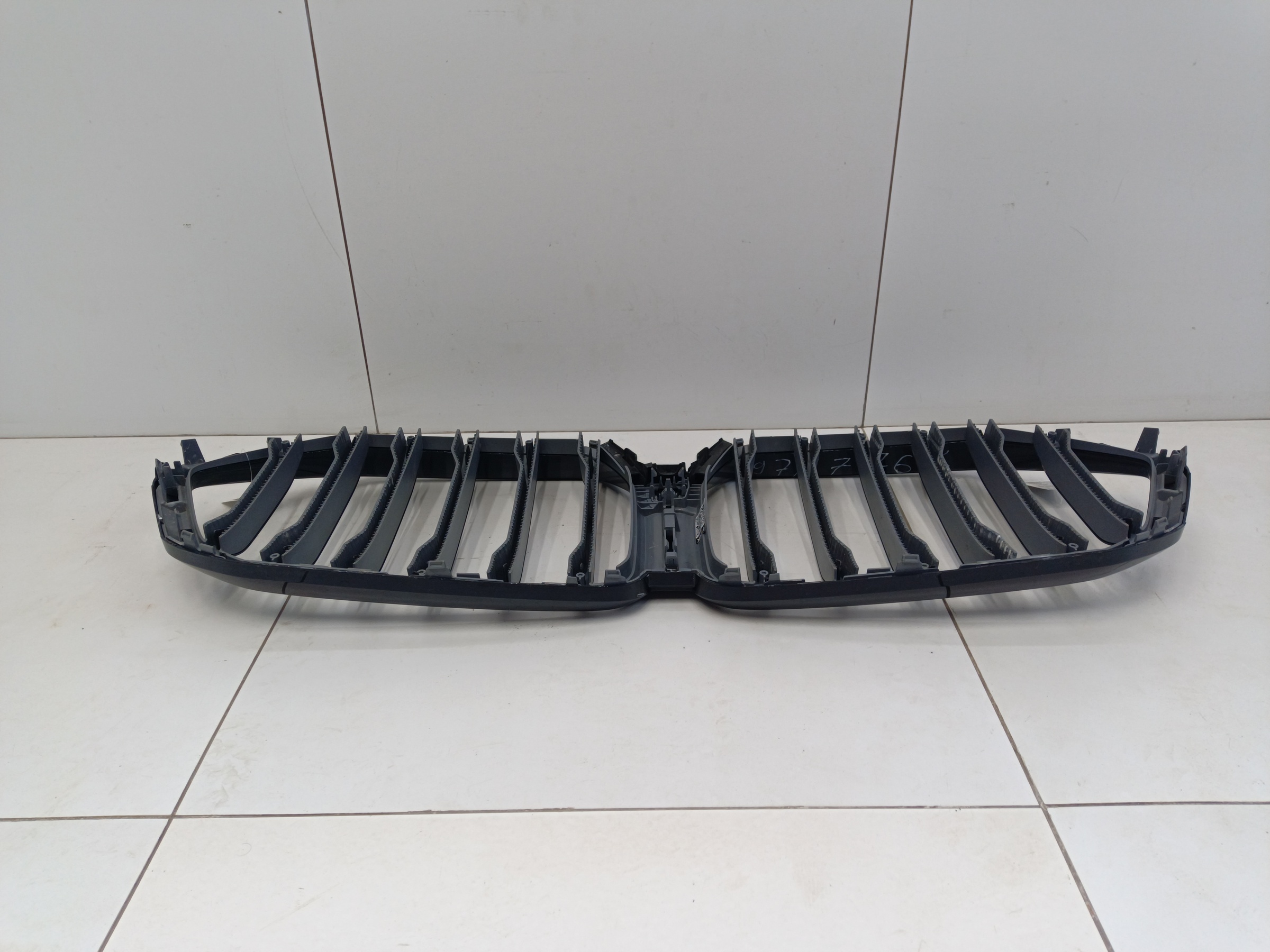 Решётка радиатора BMW X6 G06 M-Paket черная под камеру
