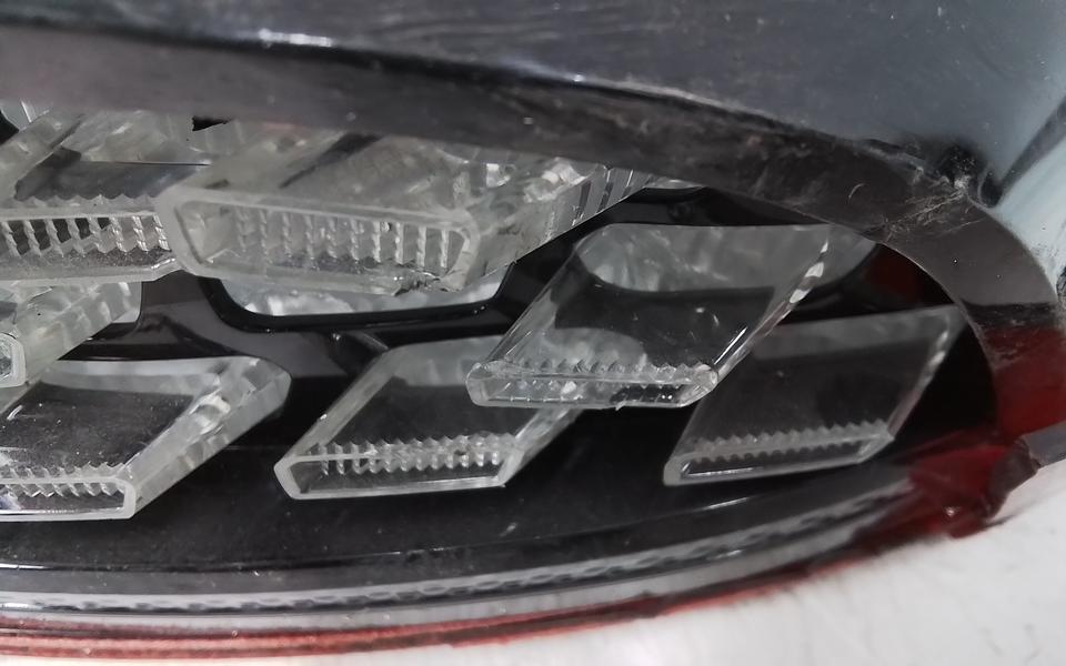 Фонарь задний правый наружный Kia Carnival 4 LED