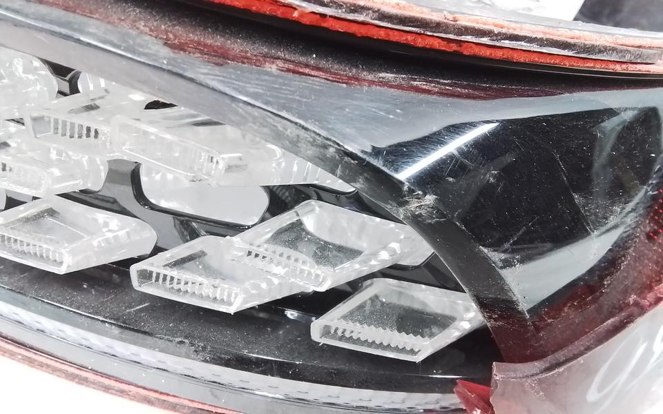 Фонарь задний правый наружный Kia Carnival 4 LED