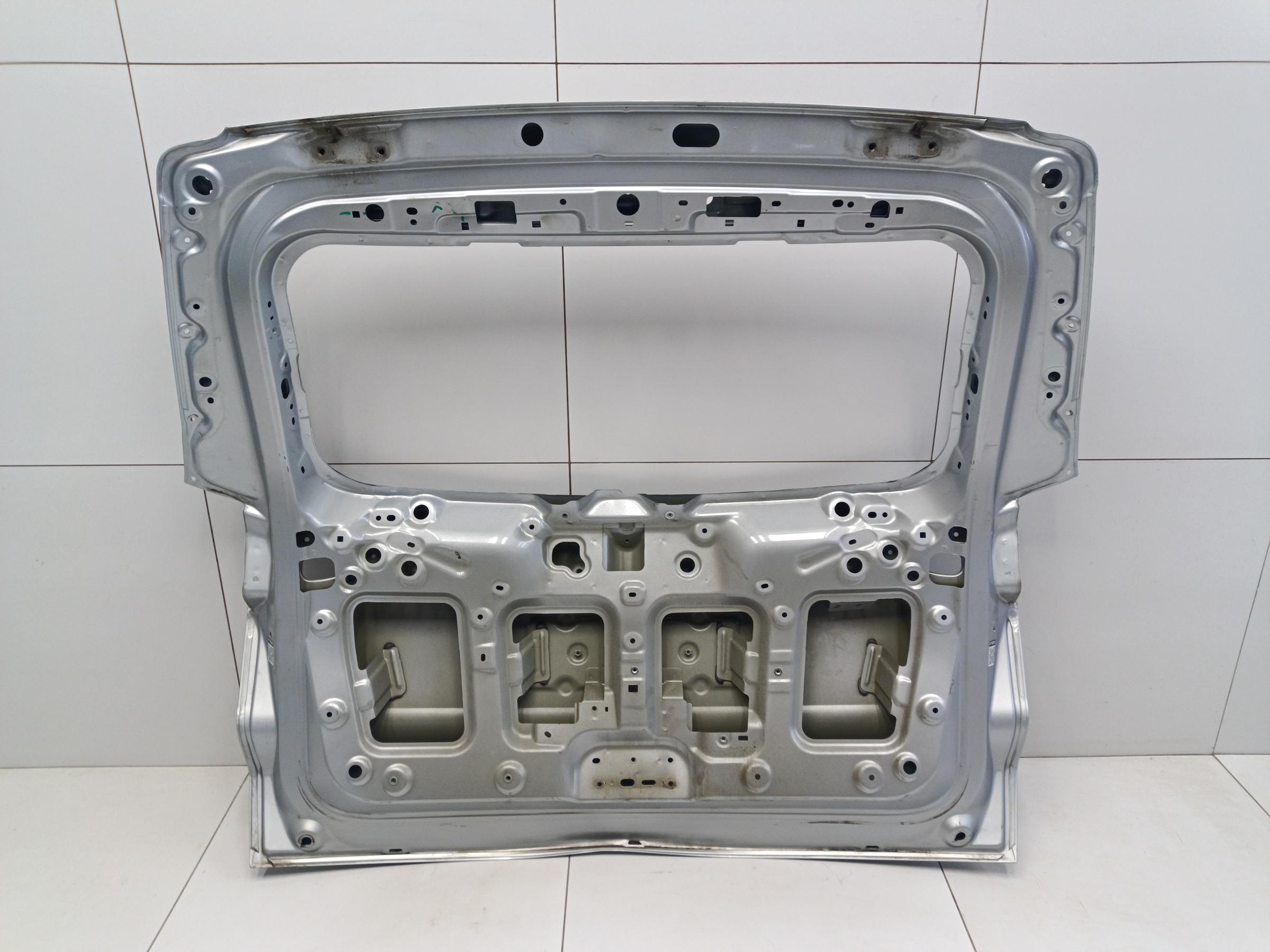 Крышка багажника Geely Atlas Pro